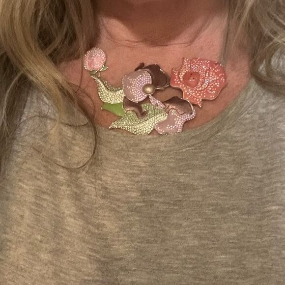 Swarovski Alice in Wonderland Flower Garden Collection Necklace - Picture 3 of 6